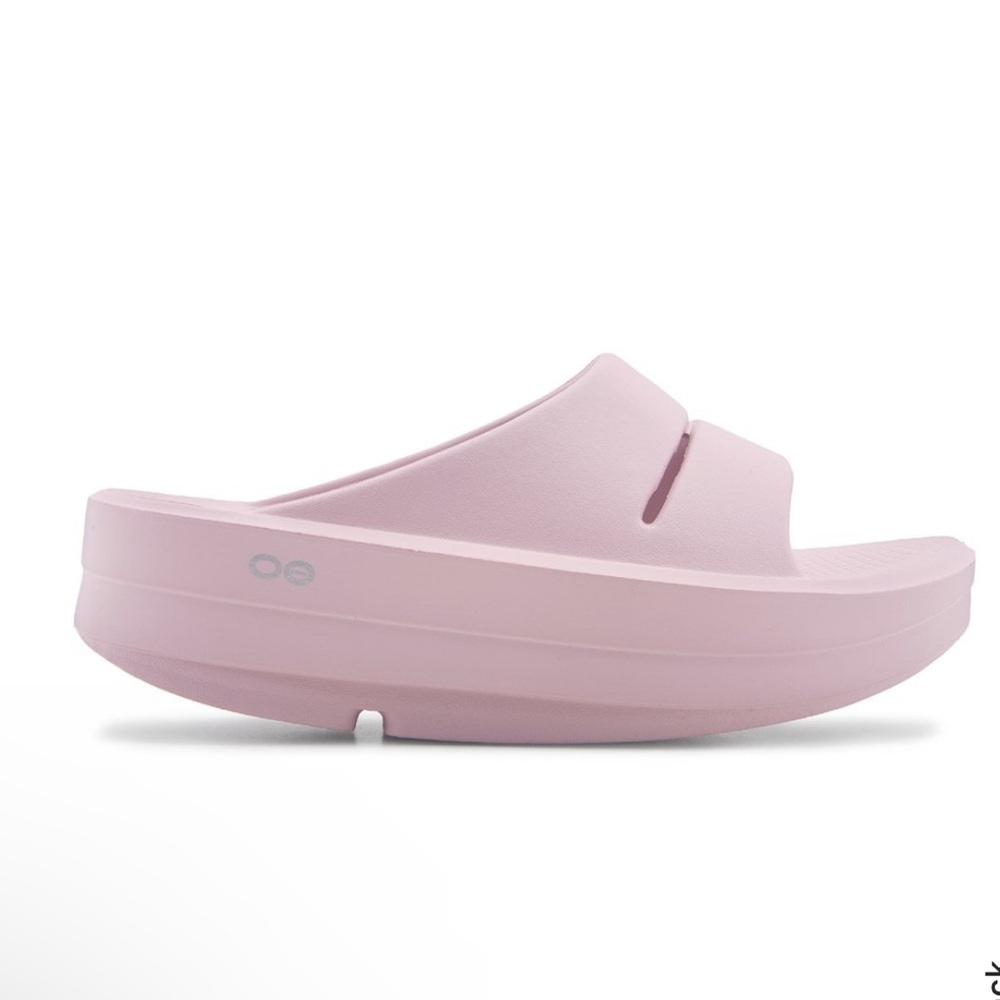 OOFOS
WOMEN OOMEGA OOAHH
SANDAL STARDUST
size 7 gently used - Picture 4 of 16